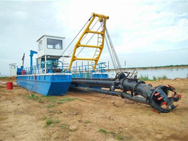 長江碼頭清淤工作現(xiàn)場.jpg