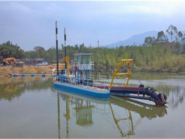 廣州絞吸抽沙船工作現場.jpg