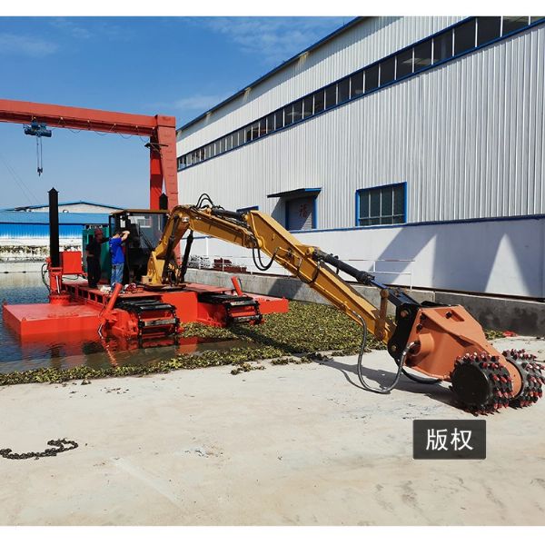 水陸兩棲挖機(jī)發(fā)海南海口